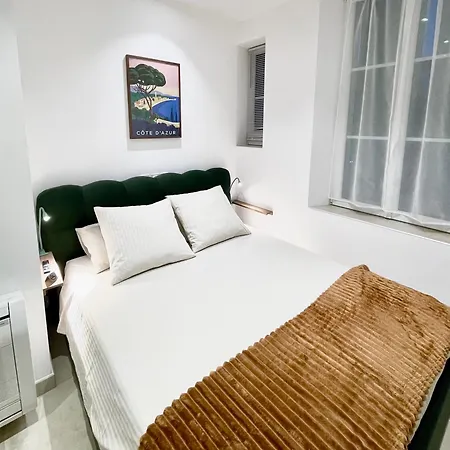 Apparemment Cosy Avec Balcon Plein Centre De - Carla *