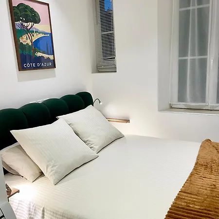 Apparemment Cosy Avec Balcon Plein Centre De - Carla